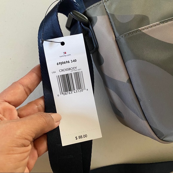 TOMMY HILFIGER  CAMO CROSSBODY - Picture 6 of 8